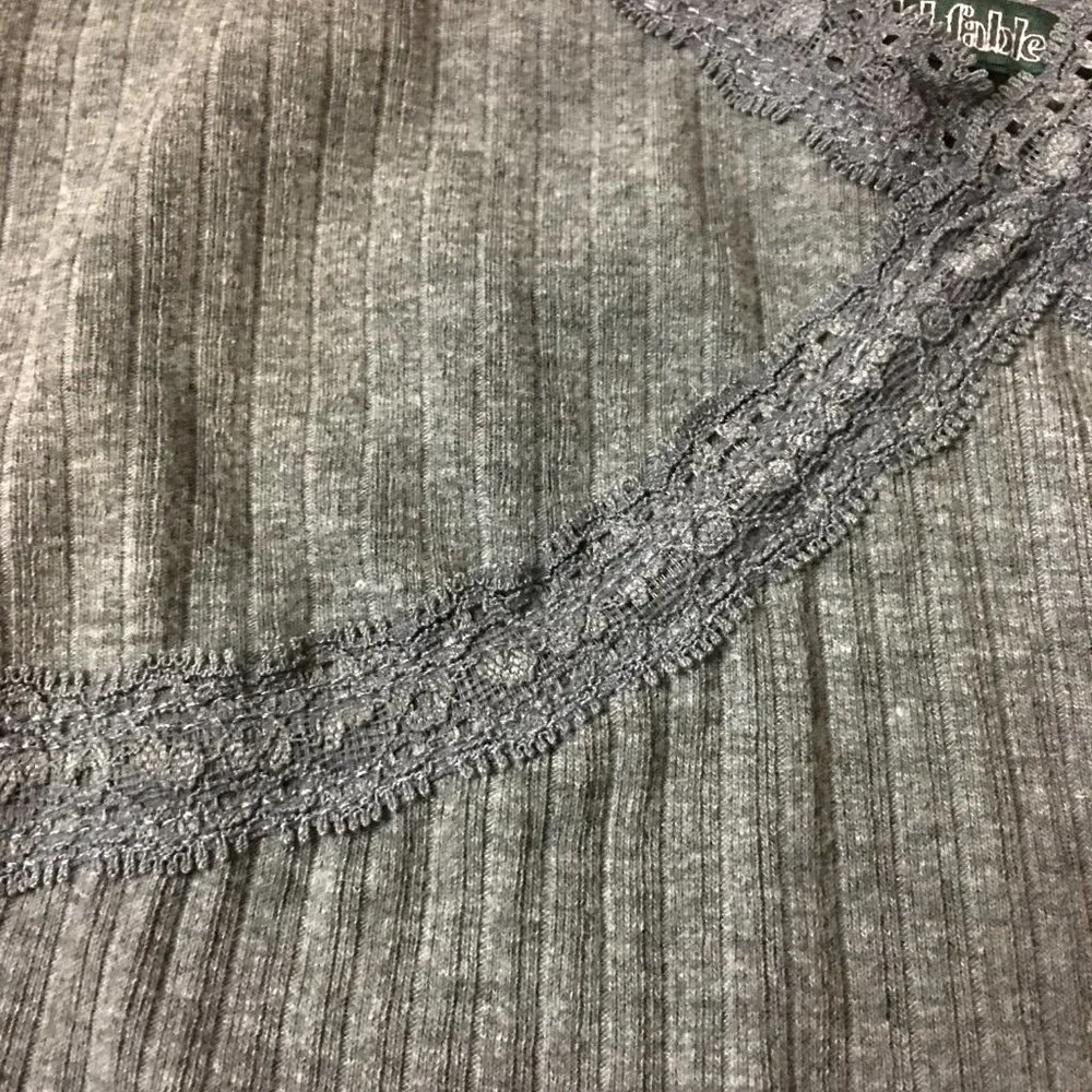 WILD FABLE Heather Gray Lace Trim Tiny Tank Ribbed Texture NWOT! - Picture 3 of 8